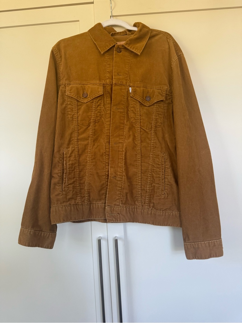 Vintage Levi's Men's Tan Corduroy Jacket - Classic Workwear Style L